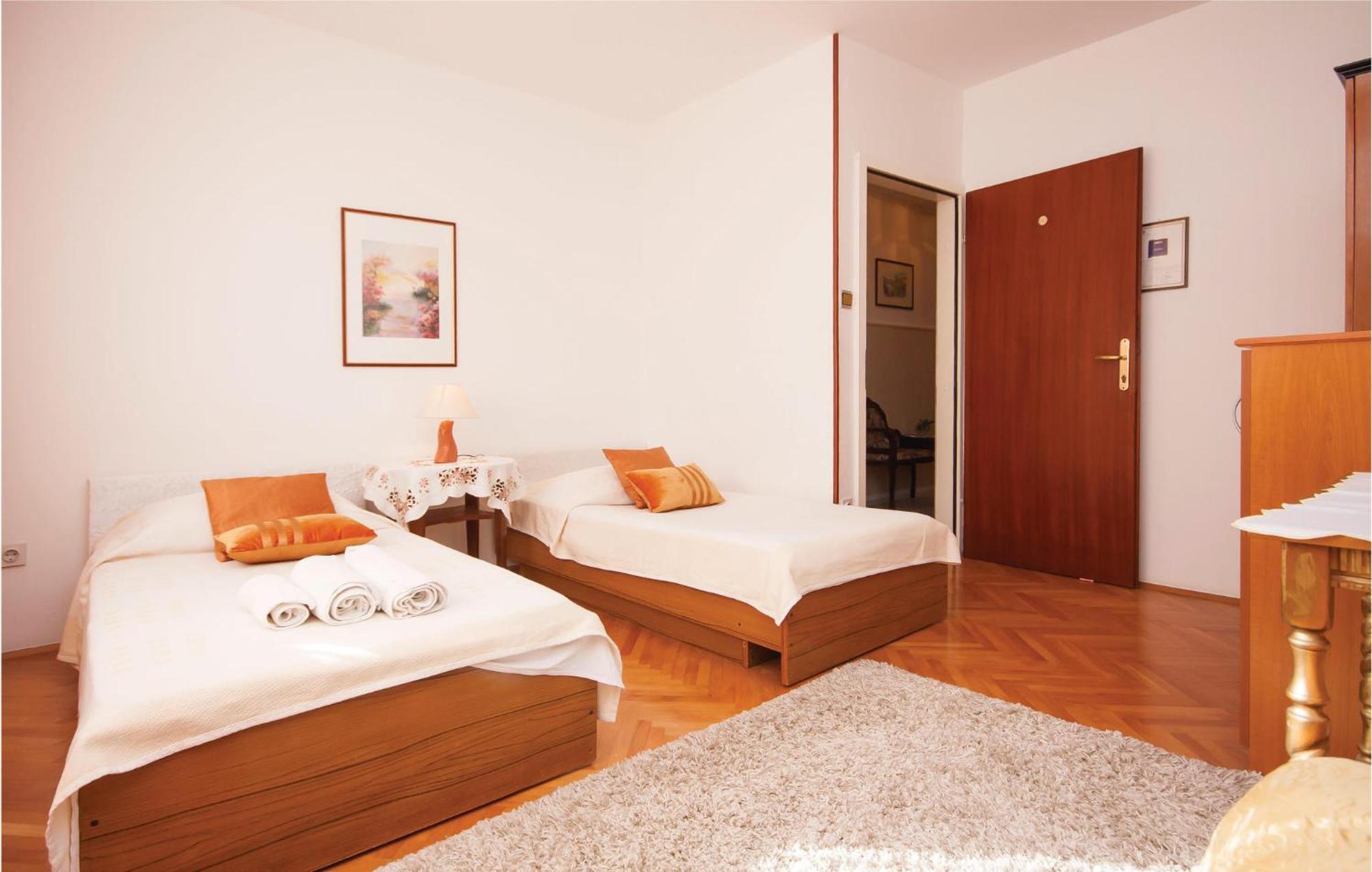 Cozy Apartment In Brodarica With Wifi ภายนอก รูปภาพ