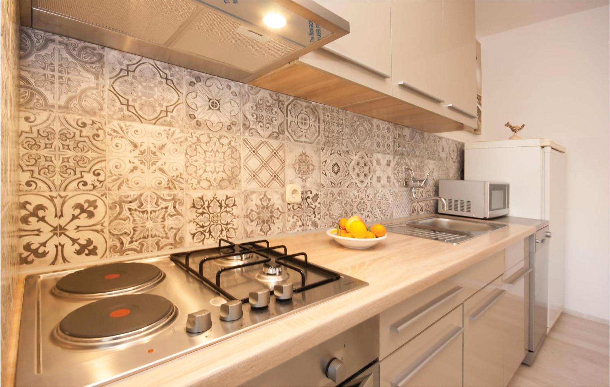 Cozy Apartment In Brodarica With Wifi ภายนอก รูปภาพ