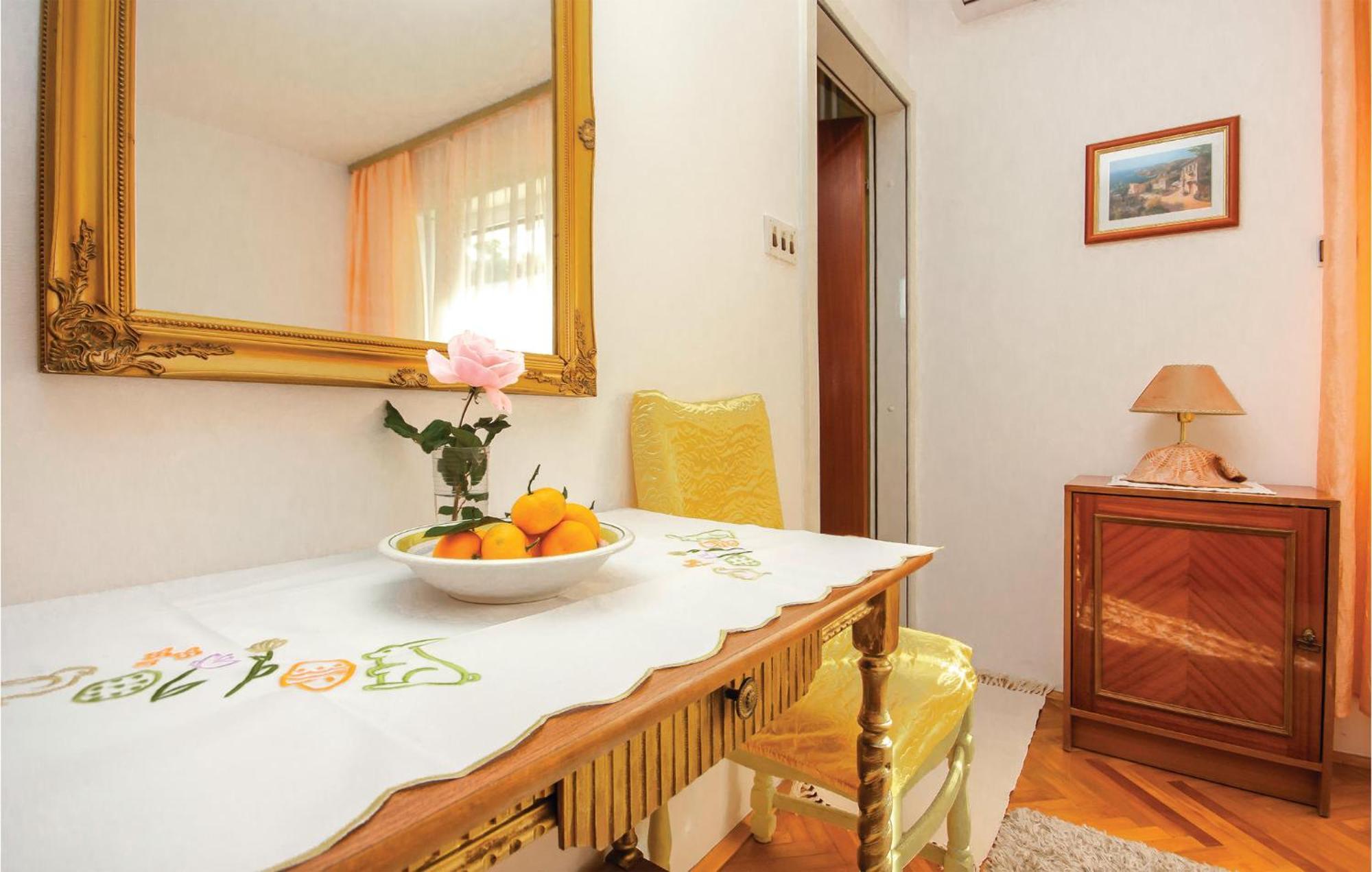 Cozy Apartment In Brodarica With Wifi ภายนอก รูปภาพ