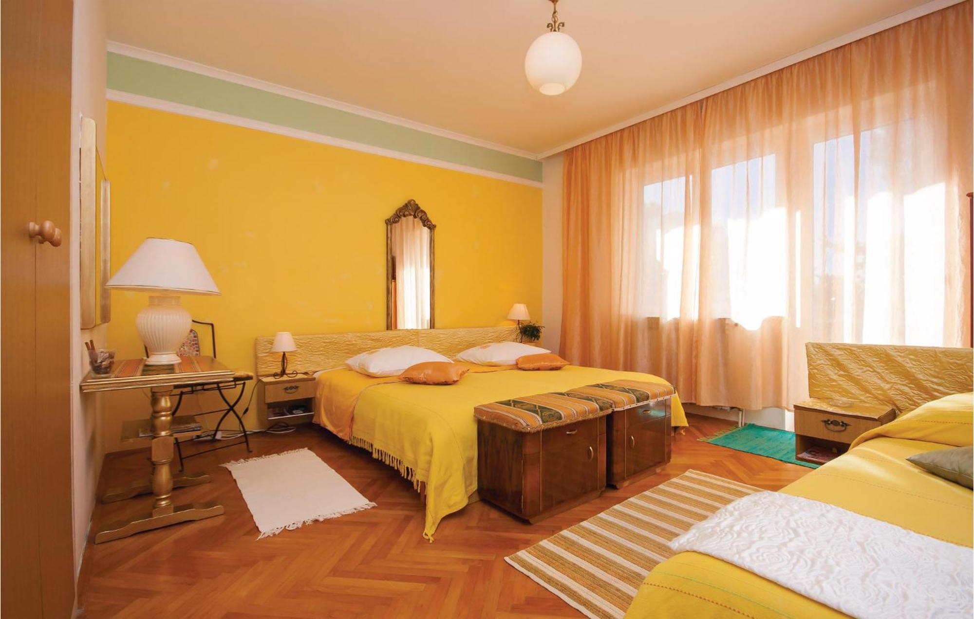Cozy Apartment In Brodarica With Wifi ภายนอก รูปภาพ