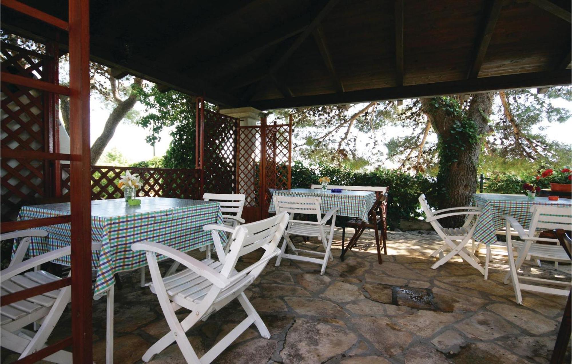 Cozy Apartment In Brodarica With Wifi ภายนอก รูปภาพ