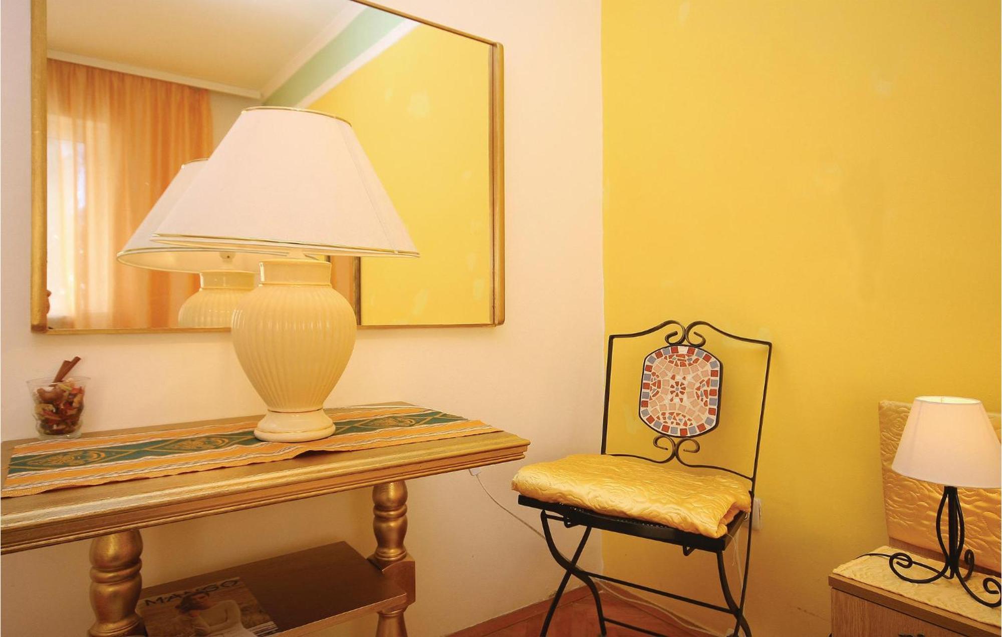 Cozy Apartment In Brodarica With Wifi ภายนอก รูปภาพ